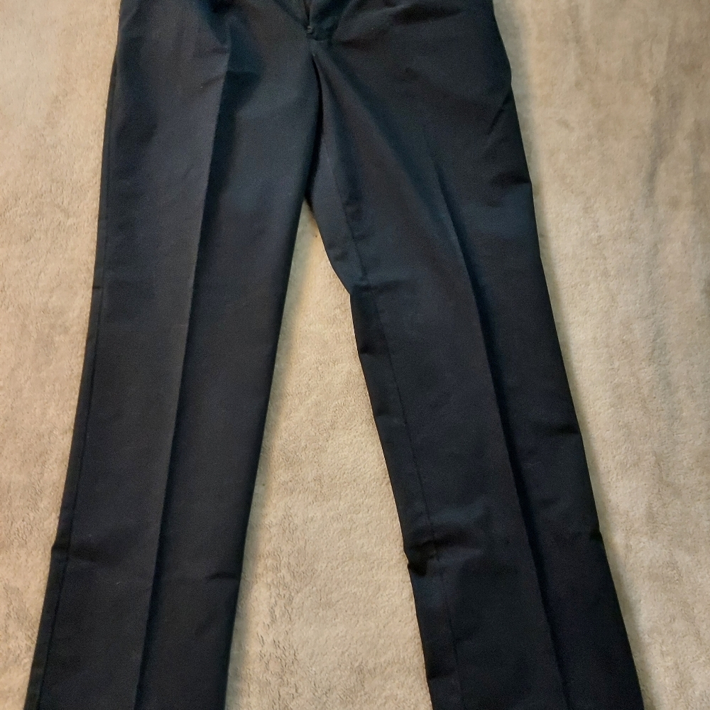 Roundtree and Yorke Men's Khakis. Black, 36 x34